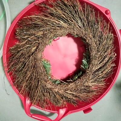 229 - Christmas Wreath, Grinch & Storage Container