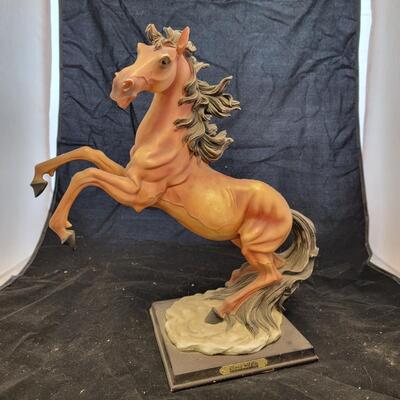 Classic Wildlife Collection - Golden Horse