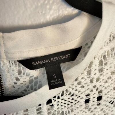 237 - Small white lace top Banana Republic