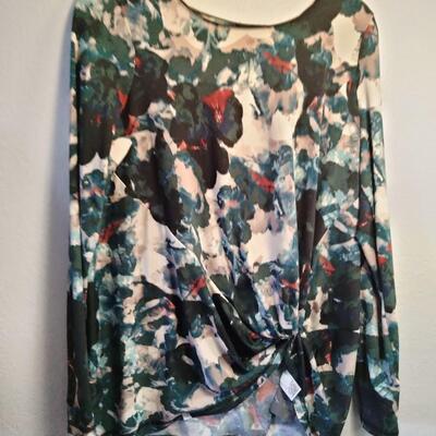 241 - Simply Vera Vera Wang Top Large