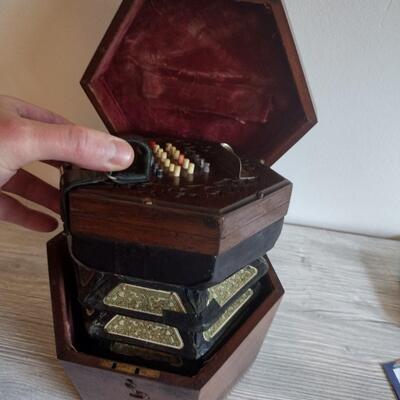 Accordion circa 1900 no markings