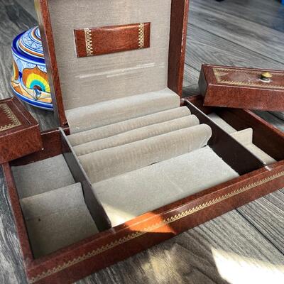 Vintage vinyl leather jewelry box/case