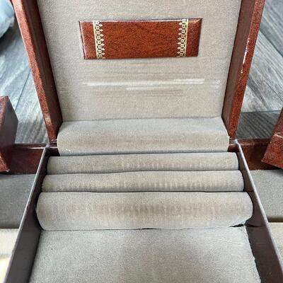 Vintage vinyl leather jewelry box/case