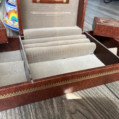 Vintage vinyl leather jewelry box/case