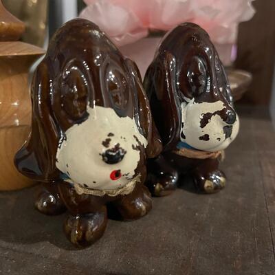 Vintage hound dog shakers