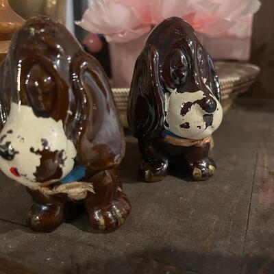 Vintage hound dog shakers