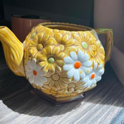 Retro Hull teapot