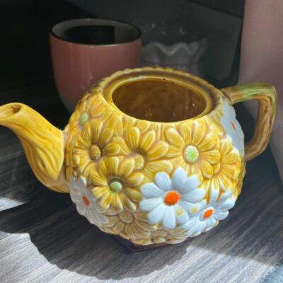 Retro Hull teapot