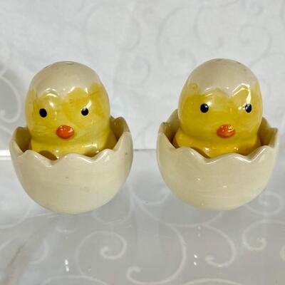 Vintage Hatching Chick S&P