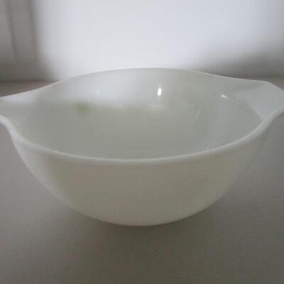 #24 Vintage Pyrex bowl