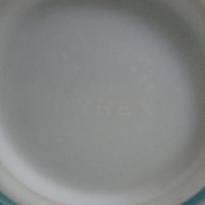 #25 Vintage Pyrex bowl