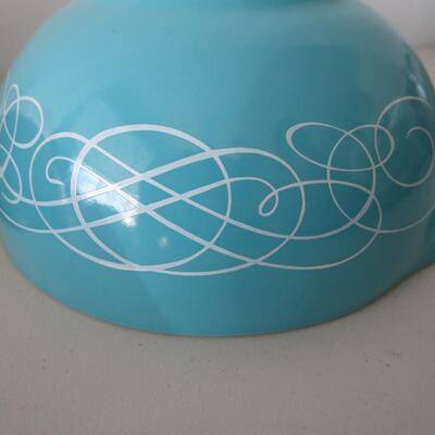 #25 Vintage Pyrex bowl