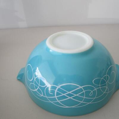 #25 Vintage Pyrex bowl