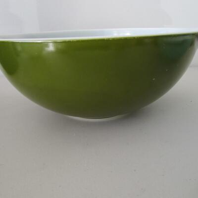 #26 Vintage Pyrex bowl