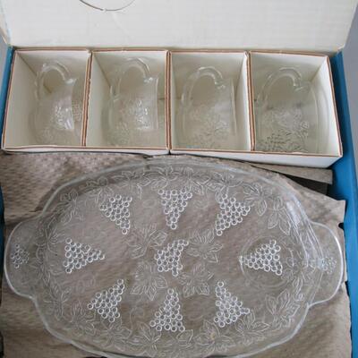#43 New Anchor Hocking Serva-Snack Set