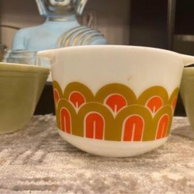 Vintage MCM arches/scales Pyrex bowl