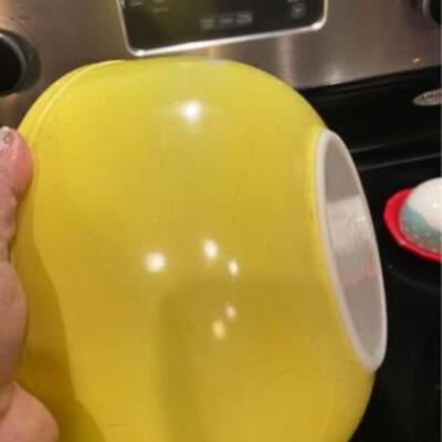 Vintage 404 Pyrex mixing bowL