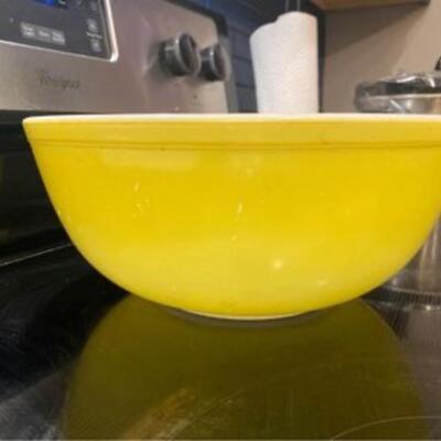 Vintage 404 Pyrex mixing bowL