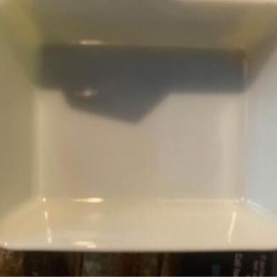 Pyrex refrigerator dish