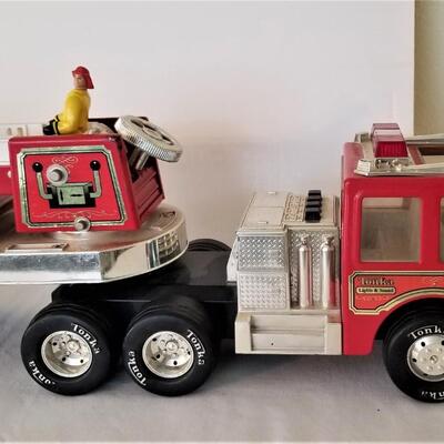 Lot #142  TONKA Light and Sound hook and ladder fire engine