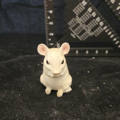 Porcelain mouse