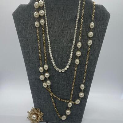 LOT 5: Goldtone and Pearl Fashion Jewelry
