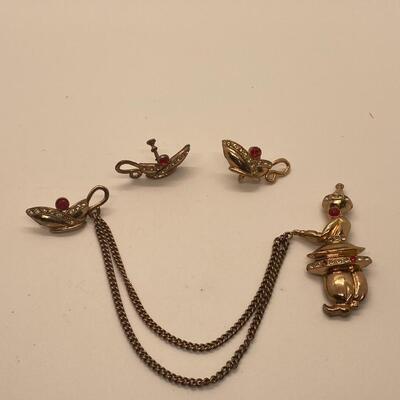 LOT 7: Matching Pin and Earring Set