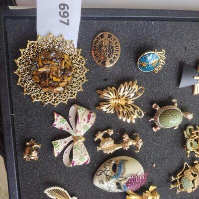 Brooches/Lapel Pins