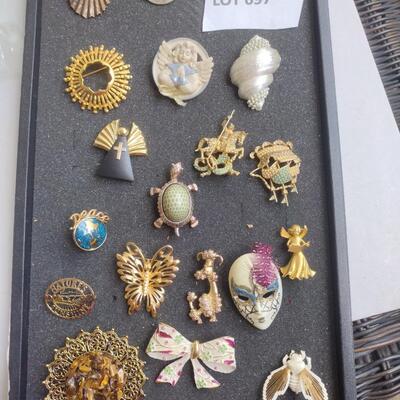Brooches/Lapel Pins
