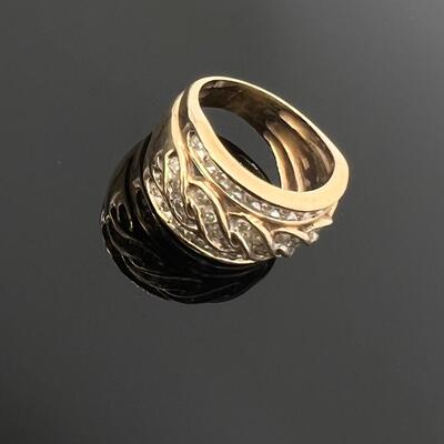 10K YG ~ Ladies Diamond Cocktail Ring ~ Size 8