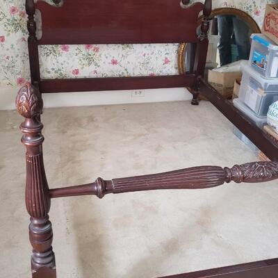 Vintage Mahogany Pineapple Finial Double or Full size four poster bed  antique | EstateSales.org