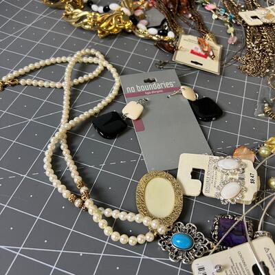 Costume Jewelry: Necklace, Earring, Bracelets  