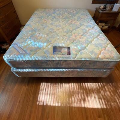 P9-Queen Mattress and Boxspring
