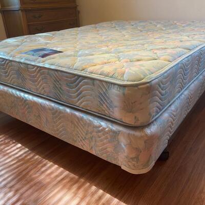 P9-Queen Mattress and Boxspring