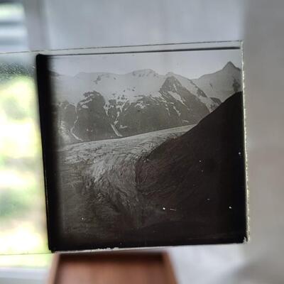 Antique glass slides and stereoscope Verascope photos by Oscar Miehlmann
