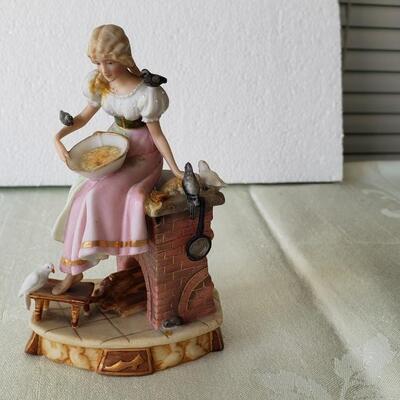 Vintage Miniature figurines Fairytales?