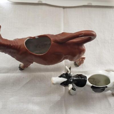 2 vintage Cow creamers.