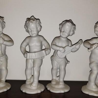 4 porcelain musicians, 5" tall