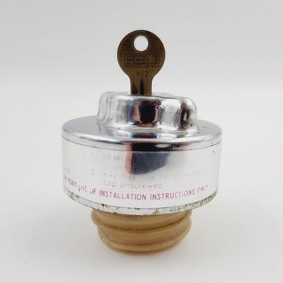 LOCKING W/ KEY GAS TANK LID