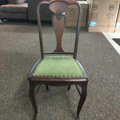 Queen Anne Style Accent Chair