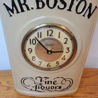 OLD MR BOSTON FINE LIQUOR METAL BOTTLE COLLECTORS CLOCK