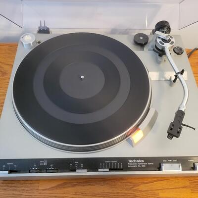 TECHNICS AUTOMATIC RECORD TURNTABLE SL230