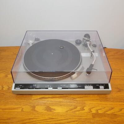 TECHNICS AUTOMATIC RECORD TURNTABLE SL230