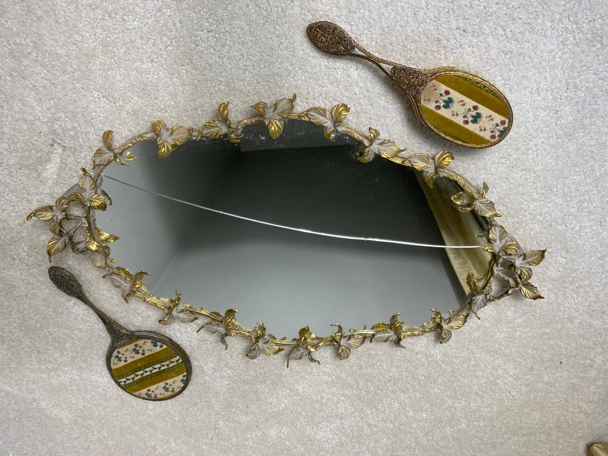 Great Dressing Table Set Tapestry Back