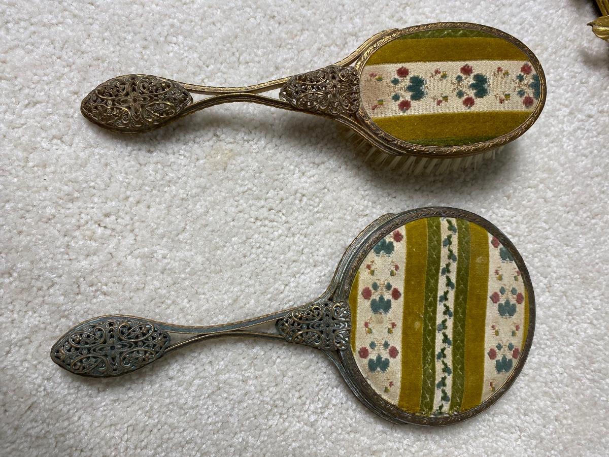 Great Dressing Table Set Tapestry Back