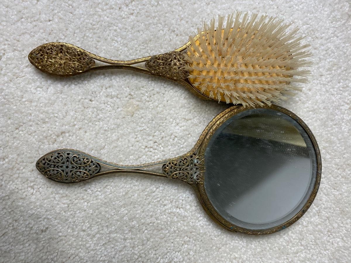 Great Dressing Table Set Tapestry Back