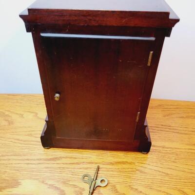 ANTIQUE SETH THOMAS SMALL MANTLE CLOCK