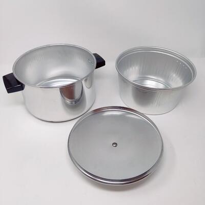 VINTAGE ALUMINUM STEAMER POT