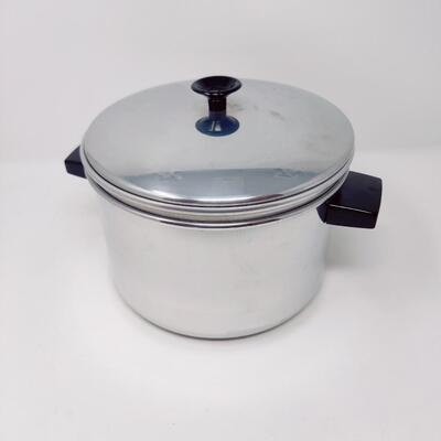 VINTAGE ALUMINUM STEAMER POT