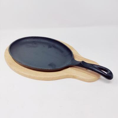 CAST IRON FAJITA SKILLET W/ WOOD BASE